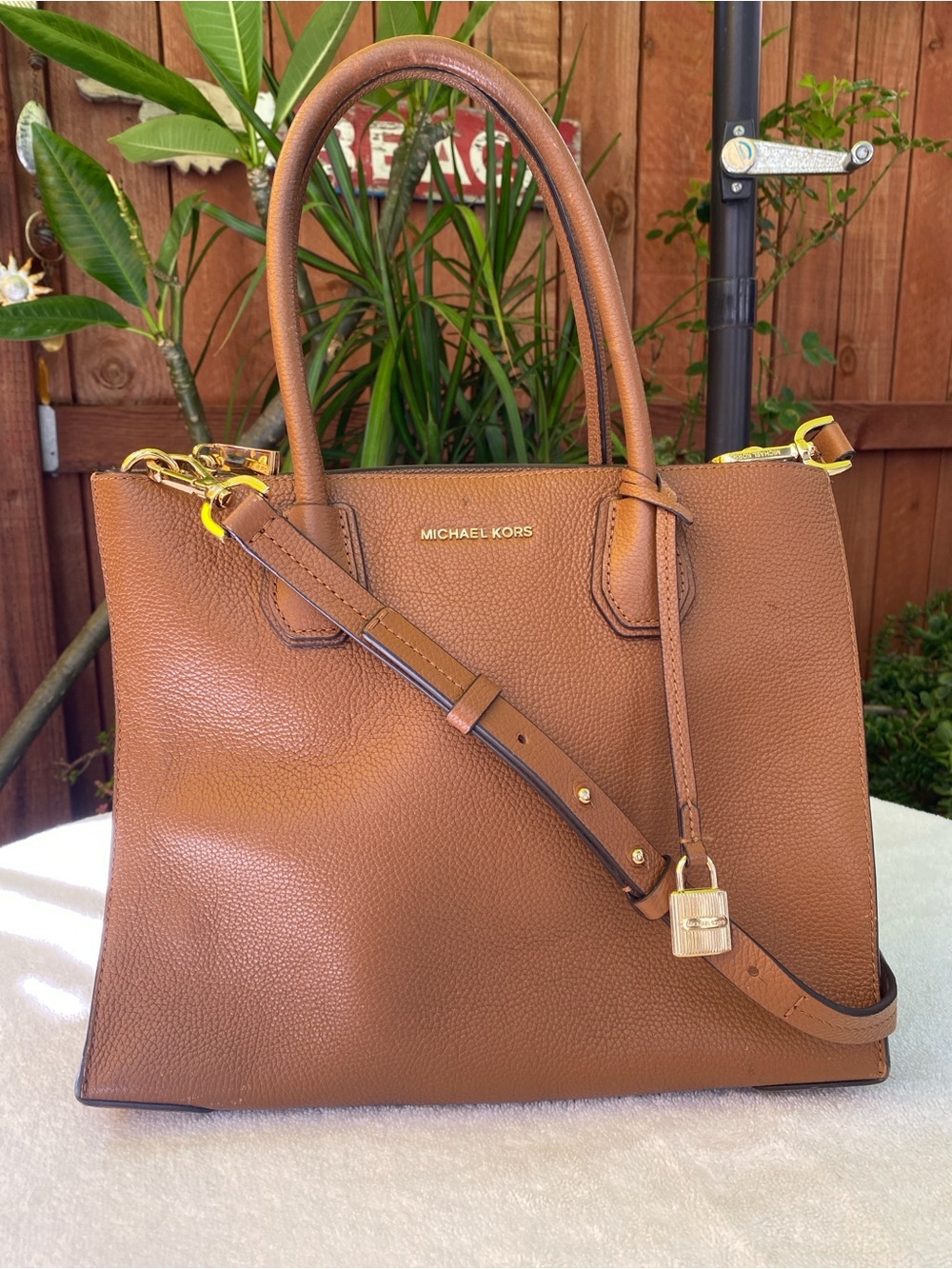 Michael Kors MERCER large studio pebble grain leather tote! Brown!